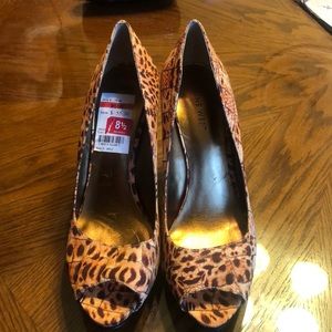 NINE WEST PEEP TOE PUMPS